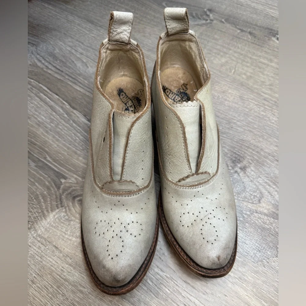FREEBIRD Sadie Ankle Bootie Size 7